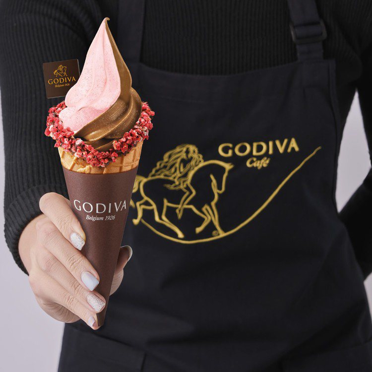 「草莓巧克力霜淇淋」以GODIVA白巧克力為基底製成的草莓霜淇淋，搭配草莓顆粒、...