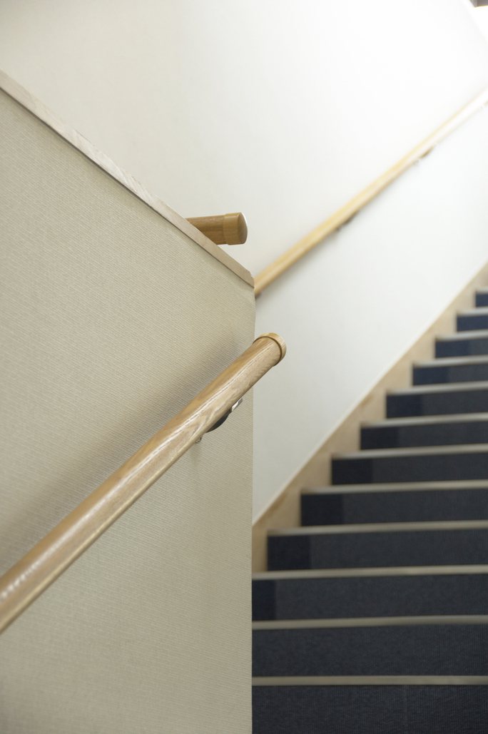 一名網友細數公寓樓梯的優點，不過多數人吐嘈「爬樓梯更麻煩」。圖片來源／ingim...