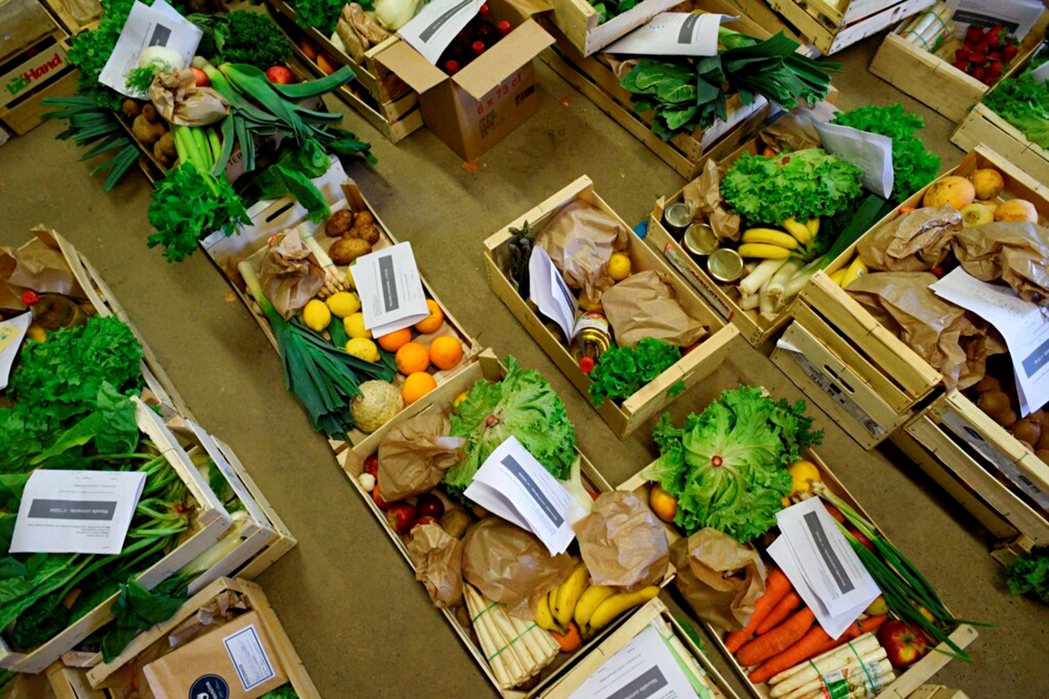 法國東部聖特拉斯堡郊區農場提供的有機蔬菜箱。 圖／美聯社　　