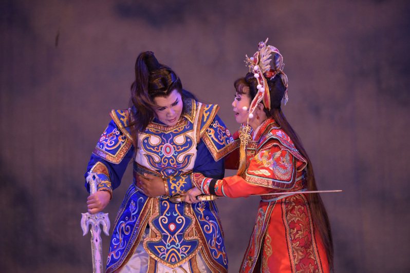 2月5日南屯萬和宮邀請明華園日字戲劇團帶來「周公法鬥桃花女」。圖／台中市文化局提供