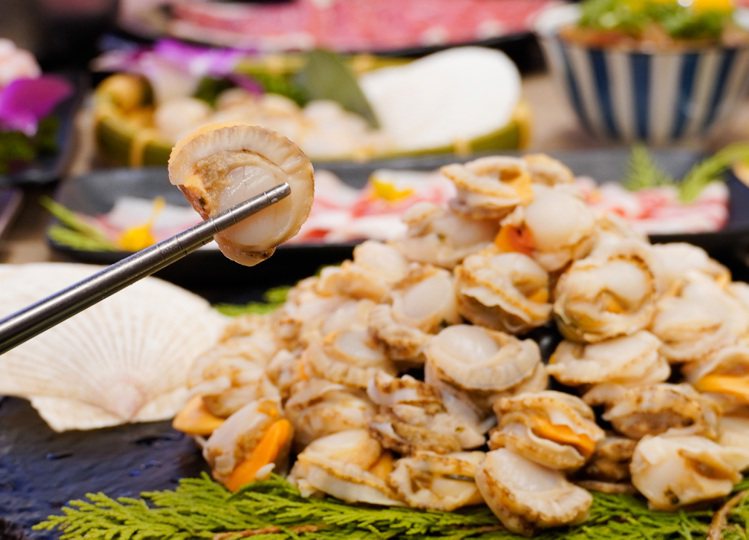 符合條件者，涮樂和牛鍋物可升級帆立貝吃到飽。圖／馬辣提供
