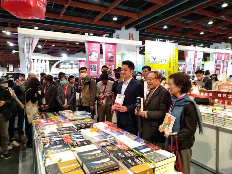 台北市長蔣萬安今天到世貿一館逛書展。記者林麗玉／攝影
