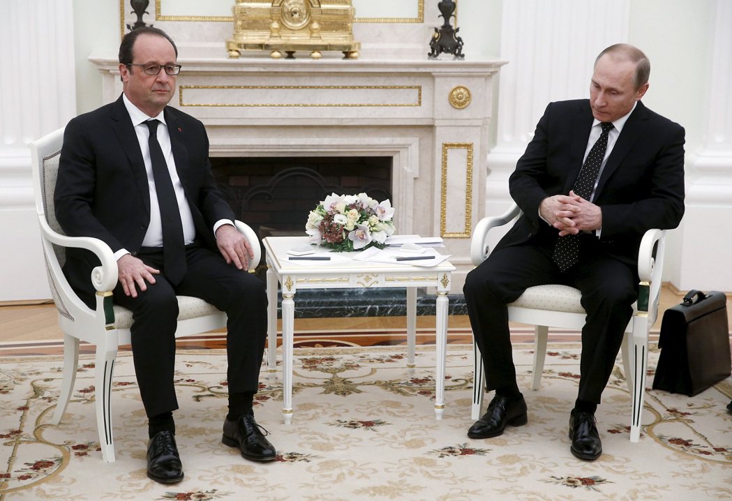 法國前總統歐蘭德與俄羅斯總統普亭，攝於2015年。資料照片。路透