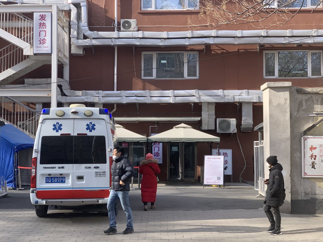 北京朝陽醫院的發燒門診早前景象。記者陳政錄／攝影