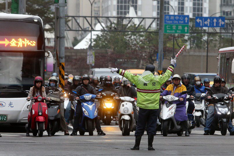 在執法層面，在台灣都市，輪子越少的交通工具受到執法單位的保護越少。 圖／聯合報系資料照片
