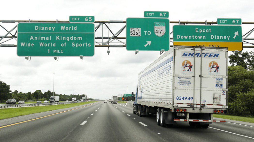 美國佛羅里達州將修正左側車道行駛法案，新法案規定駕駛僅有在需要超車時才能夠行駛最左側車道 (內側車道)。 摘自Autoblog