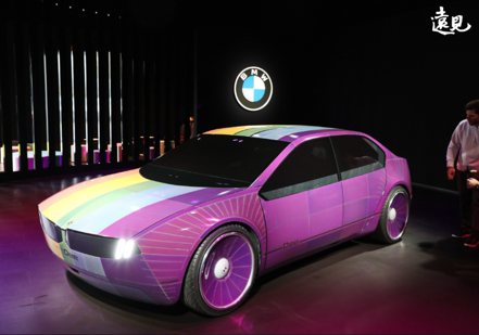圖／BMW概念車DEE搭配元太電子紙技術，變換出非凡的色彩，驚艷CES 2023。蘇義傑攝
