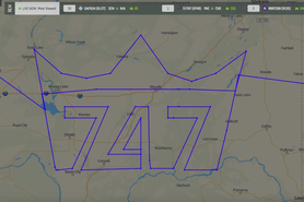 「空中女王」再見！最後一架波音747在空中畫出數字「747」告別