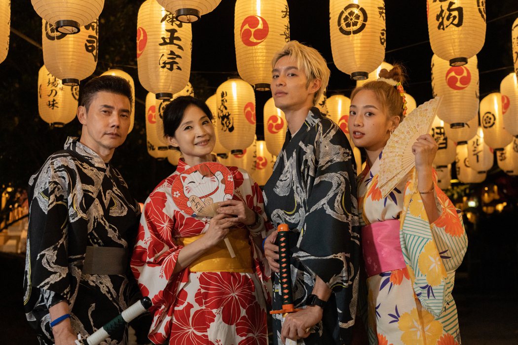 包偉銘（左起）、方季惟、曹佑寧、鬼鬼，體驗日本浴衣。圖／東森提供