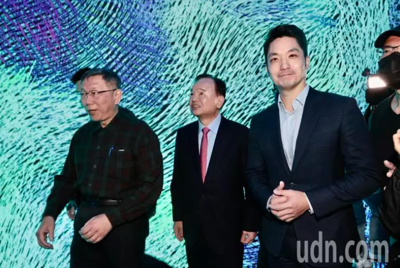 台北市長蔣萬安(右一)日前與北市長柯文哲一同出席全聯光鑰未來燈區試燈。本報資料照片