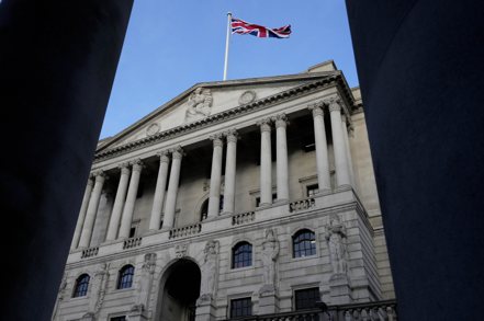 英國央行（BoE）2日提高基準利率0.5個百分點至4%，與市場預期相符。   圖／美聯社