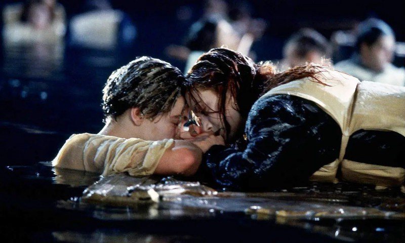李奧納多狄卡皮歐(左)、凱特溫絲蕾主演「鐵達尼號」的悲劇結尾打動人心。圖／摘自推特