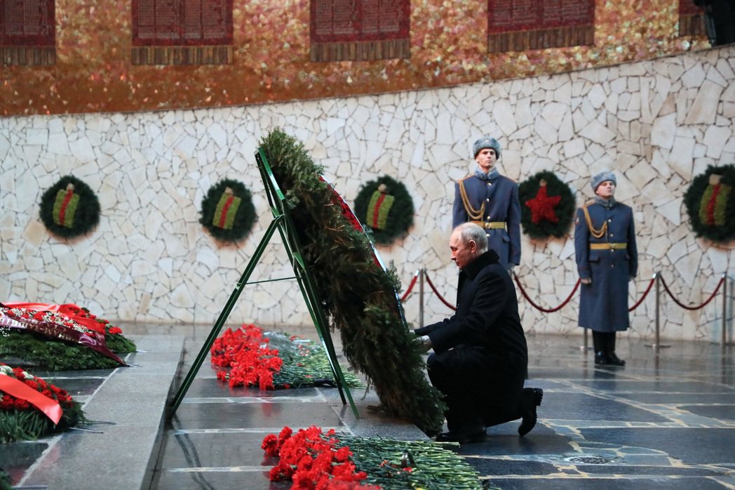 俄羅斯總統普亭2日前往伏爾加格勒參加史達林格勒戰役勝利80周年紀念儀式，並且發表...