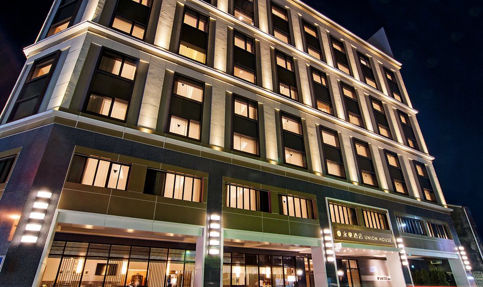 鹿港永樂酒店由名設計師吳宗岳親自操刀設計，開館旋即榮獲「全球奢華精品酒店聯盟」認證。