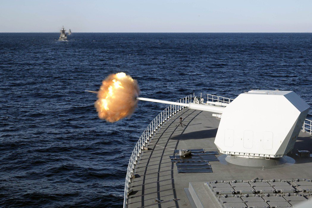 解放軍海軍101南昌艦據信已搭配鷹擊21導彈。圖為南昌艦在去年10月與俄羅斯舉行...