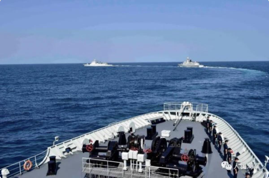大陸海軍第42批護航編隊和第43批護航編隊近日在亞丁灣、索馬里海域展開聯合護航演...