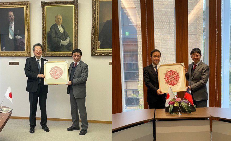  臺科大校長致贈兩校合作友誼剪紙藝術予九州大學(左圖)及九州工業大學(右圖)。