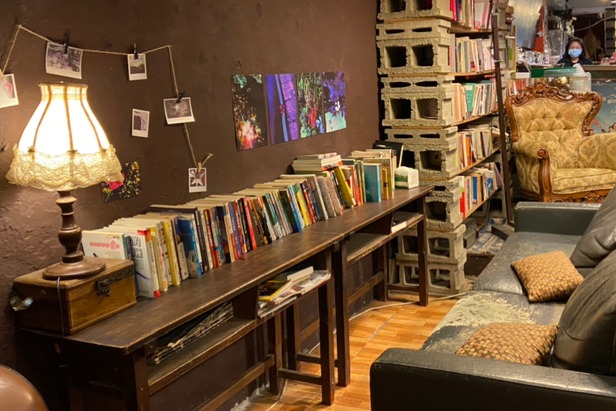 新北／《巷弄裡的那家書店》場景 文青風「浮洲書店」沉浸閱讀