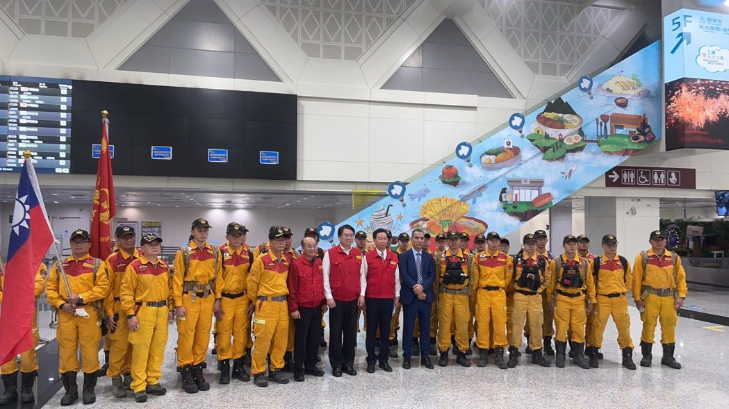 消防署特種搜救隊今晚赴土耳其人道救援。消防署10人、台北市消防局30人共40人，...