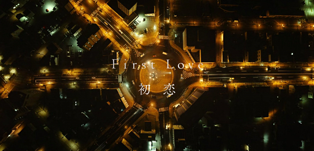 戲裡在許多重要場景插入了俯瞰圓環，也象徵日本如同交通秩序的社會秩序。 圖／Net...