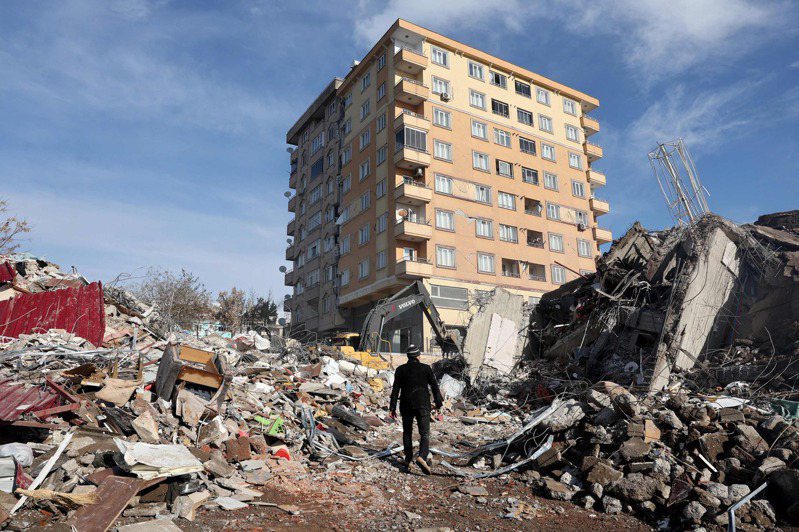 土耳其與敘利亞接壤地區6日清晨發生芮氏規模7.8強震，導致數千人喪生。法新社