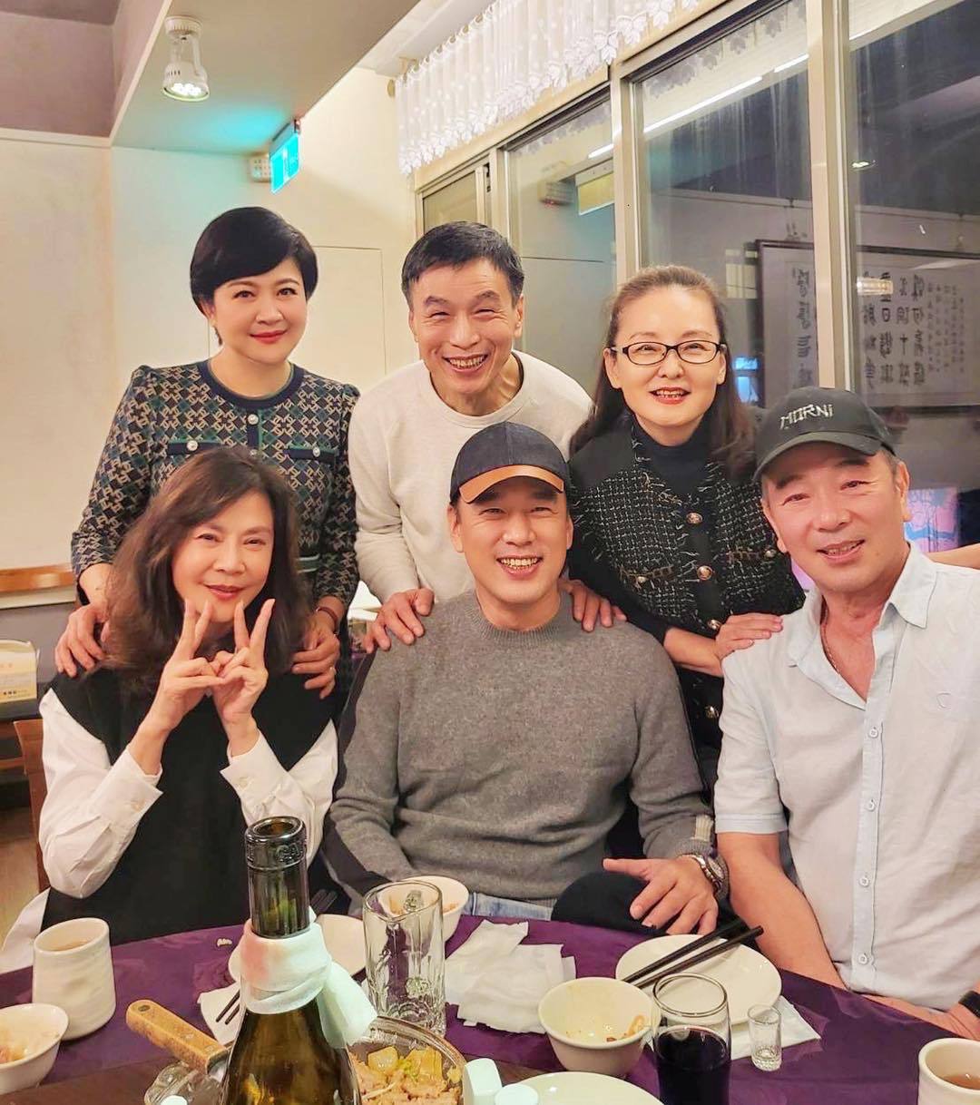 崔佩儀(左起)李天柱、王淑娟、俞小凡、王耀慶和張晨光都是昔日花系列的主角。圖／摘自臉書
