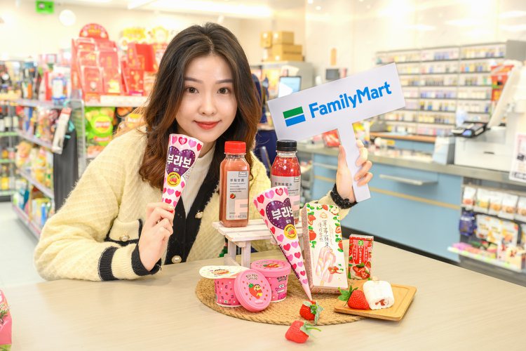 全家便利商店草莓季推出自有品牌FamiCollection粉色飲品草莓甘露、玫瑰...