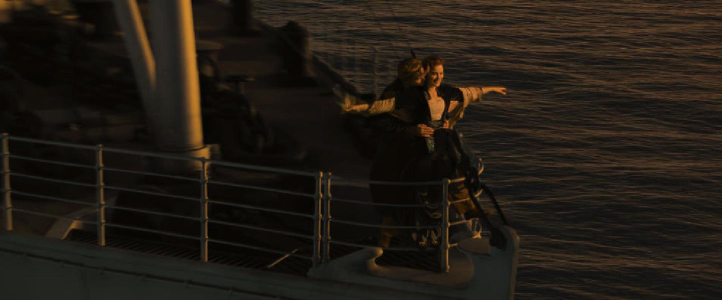 李奧納多狄卡皮歐（左）與凱特溫絲蕾主演「鐵達尼號」，轟動全球。圖／迪士尼提供