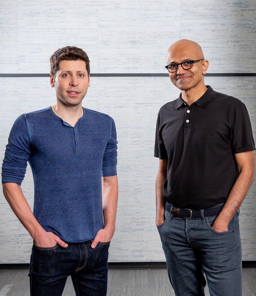 奧特曼（左）與微軟執行長納德拉。（路透）