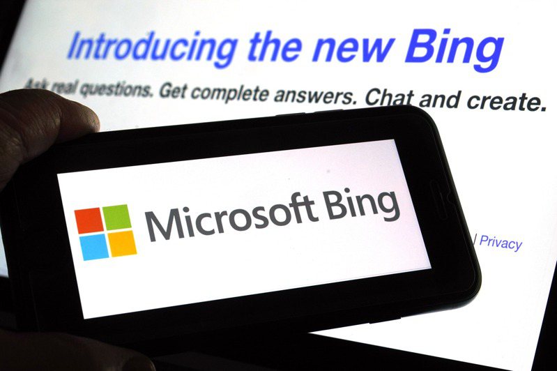 微軟投資OpenAI的效用開始發酵，微軟正式宣布將會把ChatGPT高度融合在新版的搜尋引擎Bing與瀏覽器Edge，讓Bing、Edge直接享有智慧語意Q&A的功能。 美聯社