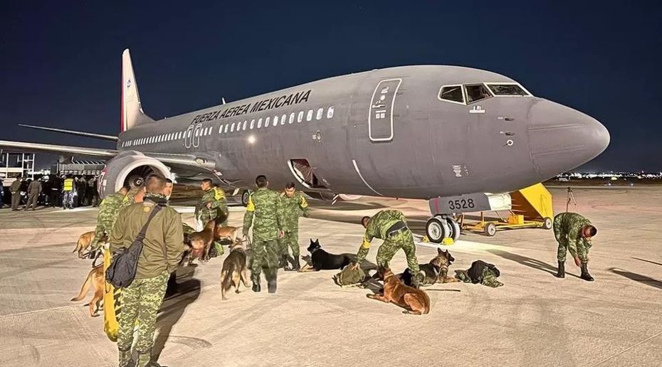 土耳其6日遭規模7.8強震襲擊，世界各國也伸出援手、派出搜救隊和提供物資，其中墨西哥也派出著名的「搜救犬」前往協助尋找埋在廢墟下的人。截自推特