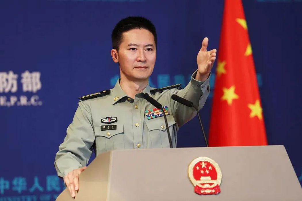 2月5日，中國國防部發言人譚克非對中國氣球遭美國擊落聲稱，美方以武力襲擊中國「民用無人飛艇」是「明顯過度反應」。 圖／取自中國國防部官網