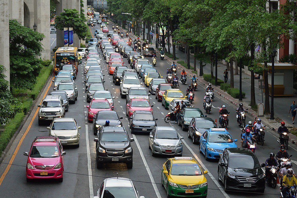 都市中車輛過多的問題，或許可以靠共享汽車解決。 圖片來源：islandworks...