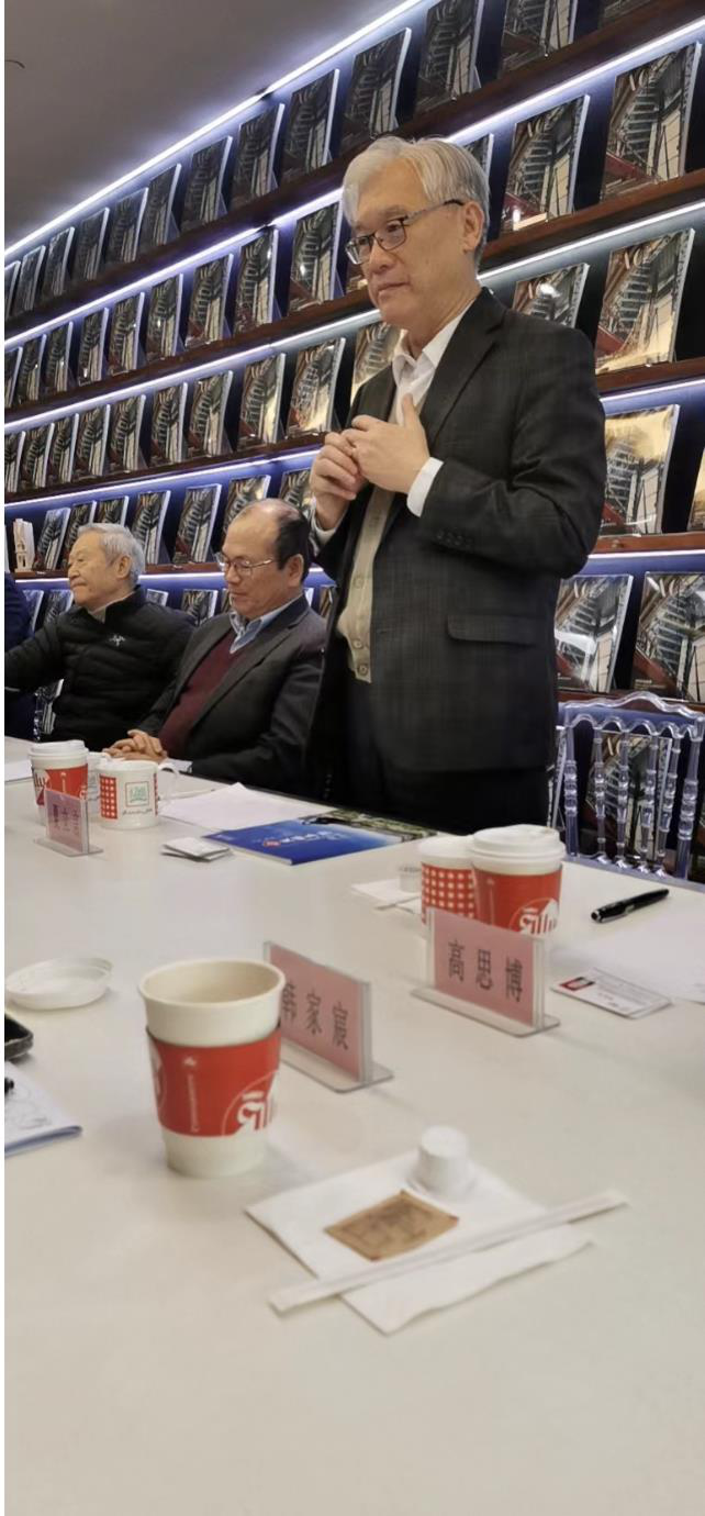 中國國民黨副主席夏立言，9日上午在北京僑福芳草地和台商台生舉行座談。國民黨智庫資...