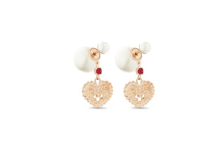 Dior Tribales珍珠愛心金屬耳環，19,000元。圖／Dior提供