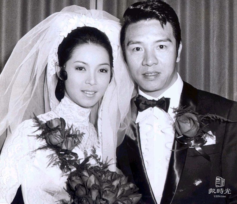 影星丁強和李璇，昨日在國賓飯店舉行婚禮。圖／聯合報系資料照（1971/12/28 徐燦雄 攝影）
