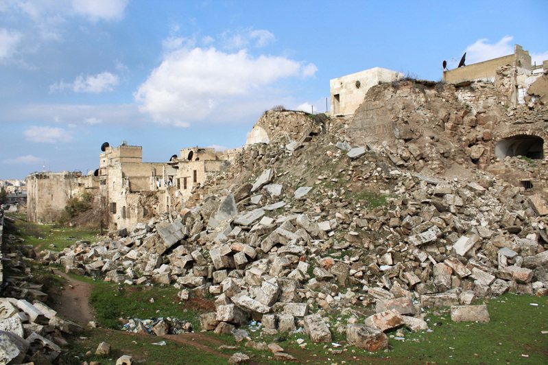 土耳其南部與敘利亞交界6日發生規模7.8強震，導致3座古城大規模受損。圖為敘利亞阿勒坡古城周邊。路透社