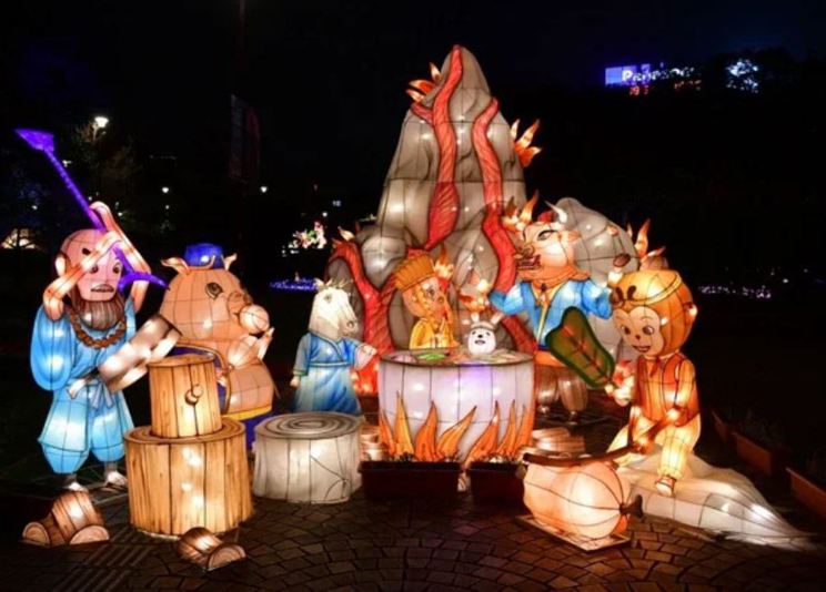 台灣燈會一盞「煮兔火鍋」花燈惹議，參展單位以「兔子泡湯」解釋，目前兔子部分已移除。圖／翻攝自台灣燈會網站