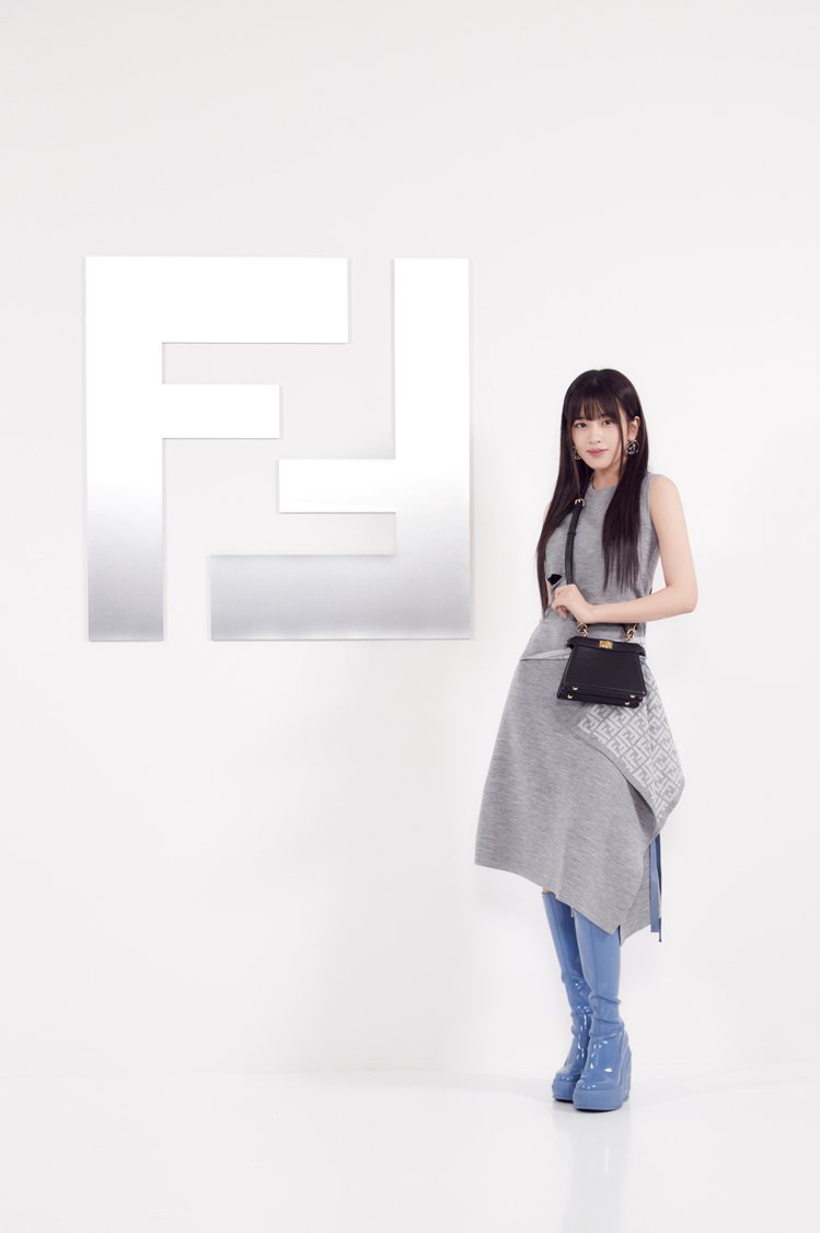 FENDI最新韓國品牌代言人、當紅偶像女團IVE隊長安俞真出席FENDI於韓國首爾東大門設計廣場藝術廳舉辦的開幕派對。圖／FENDI提供