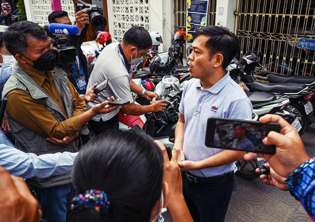 柬埔寨總理洪森下令關閉當地碩果僅存的獨立媒體《民主之聲》（VOD），圖為相關負責...