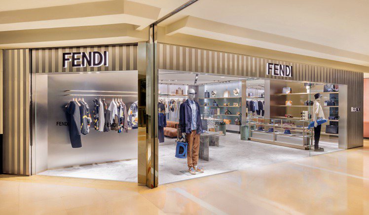 FENDI於新光三越台中中港店百貨二樓打造全新男裝精品店。圖／FENDI提供