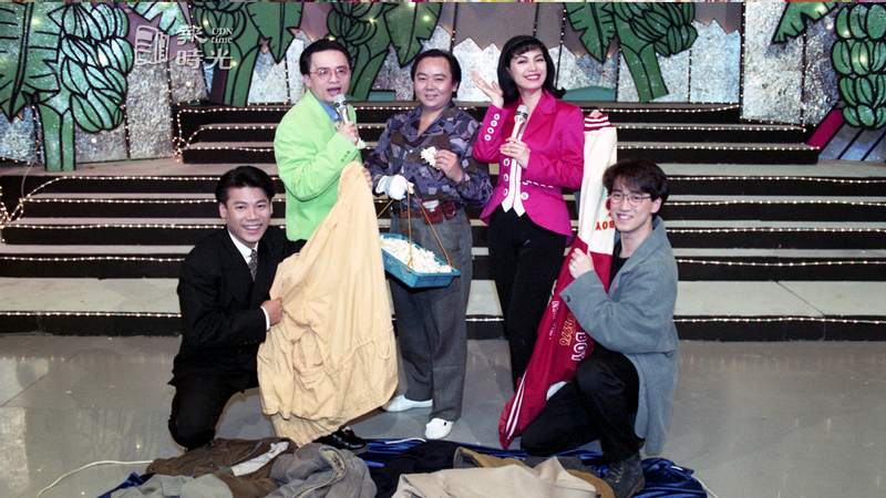 中視節目「香蕉新樂園」錄影，圖為主持人鄧志鴻、蔡琴，來賓巫啟賢(左一)、小剛(周傳雄，右一)。圖／聯合報系資料照（1993/03/09 ）

