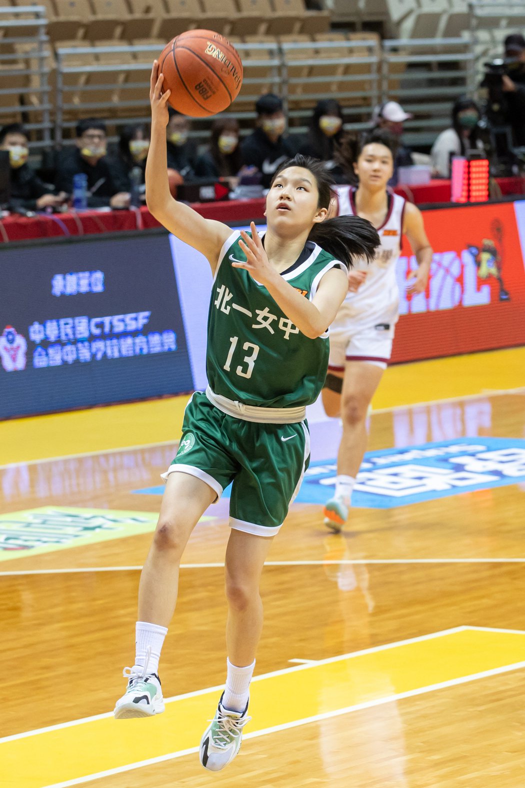 北一女中鄒沛宸攻下全隊最高16分及7個籃板。記者季相儒／攝影