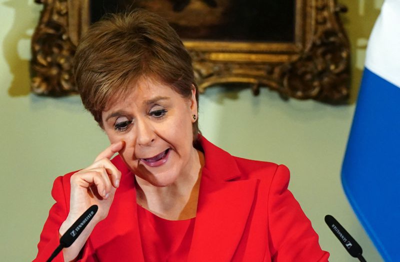 蘇格蘭首席大臣史特金15日召開記者會，宣布辭去首席大臣和蘇格蘭民族黨（SNP）黨魁。 法新社