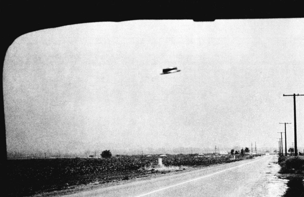 1965年8月3日，民眾在加州拍攝到的不明飛行物體。 圖／美聯社