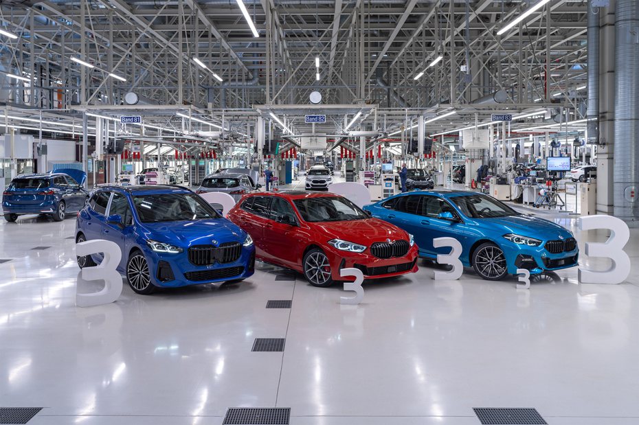 BMW萊比錫工廠在近日迎來了第3,333,333萬輛車下線的超特殊里程碑。 摘自BMW