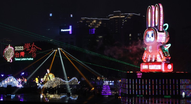 「2023台灣燈會」明天將閉幕，燈會最後的週末預期將有大量人潮。聯合報資料照片