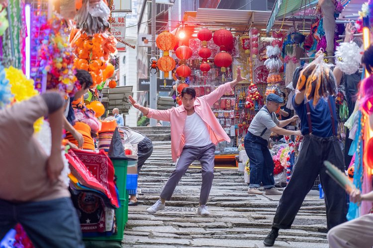 香港知名藝人郭富城、鄭秀文和陳慧琳，拍攝一系列充滿動感的短片，向身處世界各地的旅...