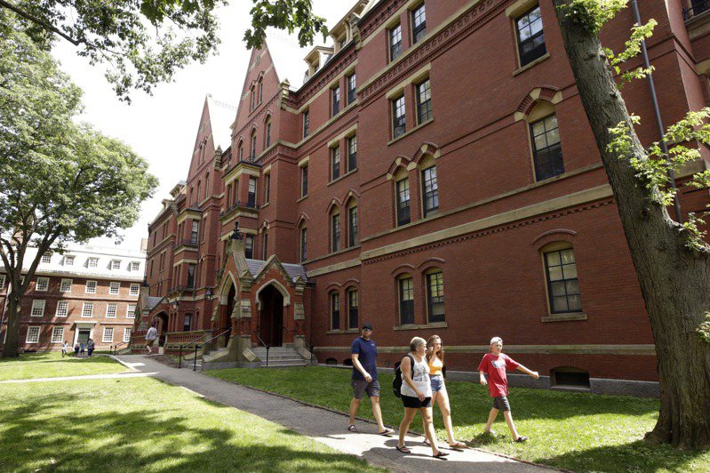 多数美国人认为大学招生程序中不应该将种族和族裔放入考虑因素。图为哈佛大学校园。美联社(photo:UDN)