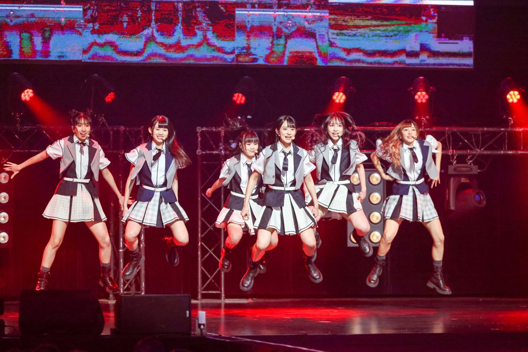 女团“AKB48 Team TP”欢庆4周年。记者沈昱嘉／摄影